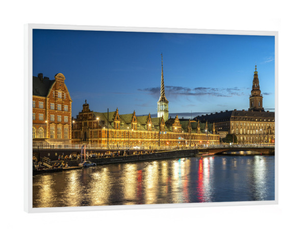 Poster mit weißem Rahmen "Abenddämmerung in Kopenhagen" artboxONE - Architektur,Städte / København