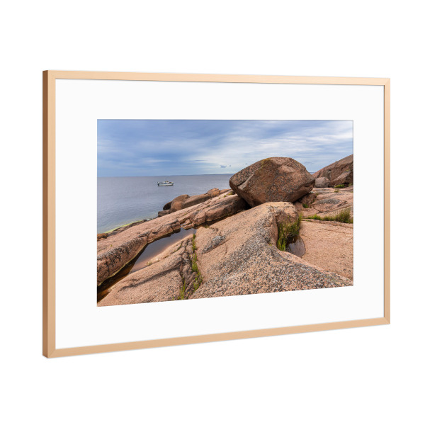 Poster mit Rahmen Kupfer "Wolken, Schiff, Meer, Felsen" artboxONE - Natur,Reise,Reise / Strand und Meer,Reise / Länder
