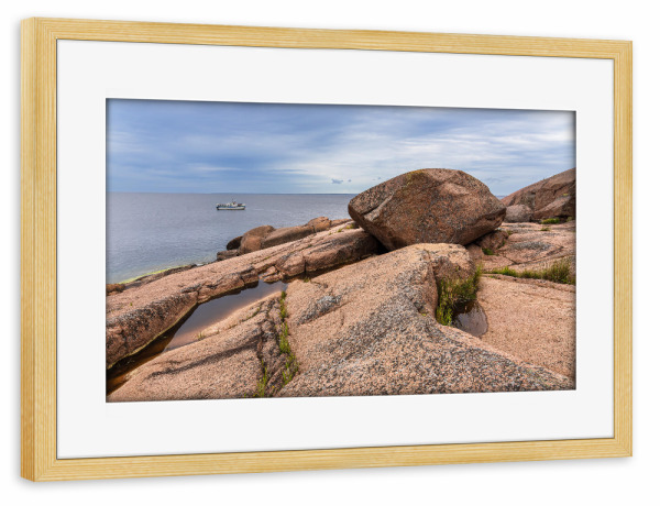 Poster mit Rahmen kiefer "Wolken, Schiff, Meer, Felsen" artboxONE - Natur,Reise,Reise / Strand und Meer,Reise / Länder