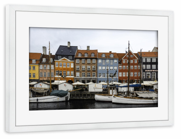 Poster mit Rahmen weiß "Farben von Nyhavn, Orange und Blau" artboxONE - Reise,Architektur,Städte / København