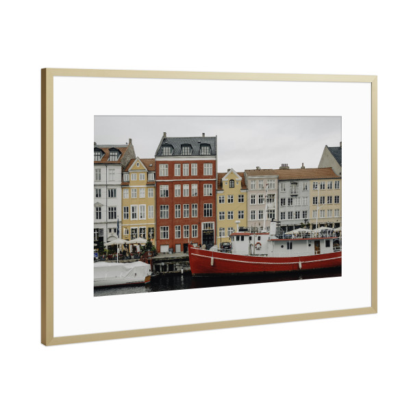 Poster mit Rahmen Gold "Farben von Nyhavn, rot" artboxONE - Reise,Architektur,Städte / København
