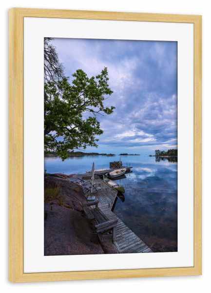 Poster mit Rahmen kiefer "Steg, Boote, Ostsee, Wolken" artboxONE - Natur,Reise,Reise / Strand und Meer,Reise / Länder
