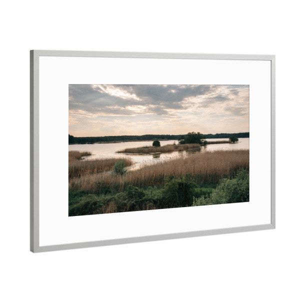 Poster mit Rahmen Silber "Abendstimmung und See" artboxONE - Natur,Reise,Floral,Buchstaben / L,Buchstaben / S