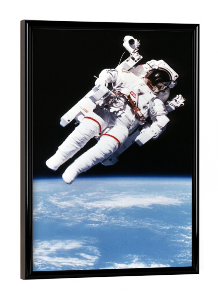 Poster mit schwarzem Rahmen "Astronaut im Weltraum" artboxONE - Natur,Menschen,Galaxy