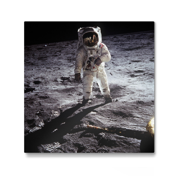 Galerie-Print "Astronaut spaziert auf dem Mond" 30x30 cm artboxONE