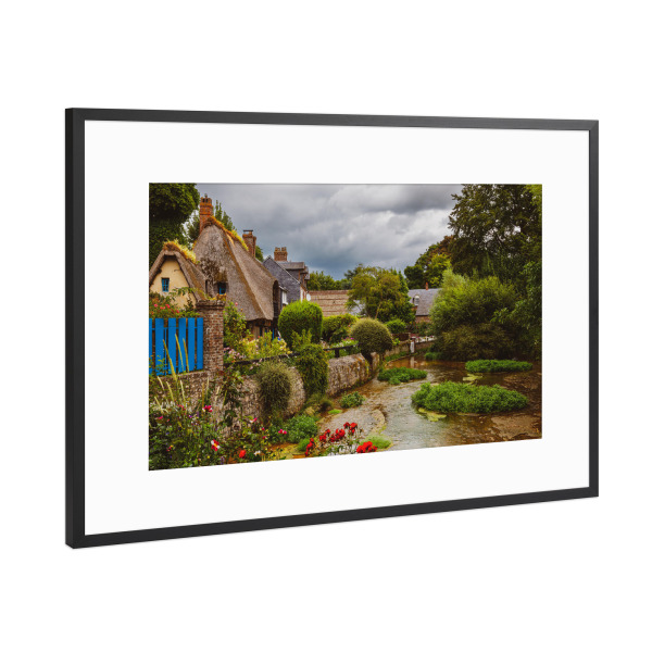 Poster mit Rahmen Schwarz (Metallic) "Veules les Roses Mühlendorf" artboxONE - Architektur