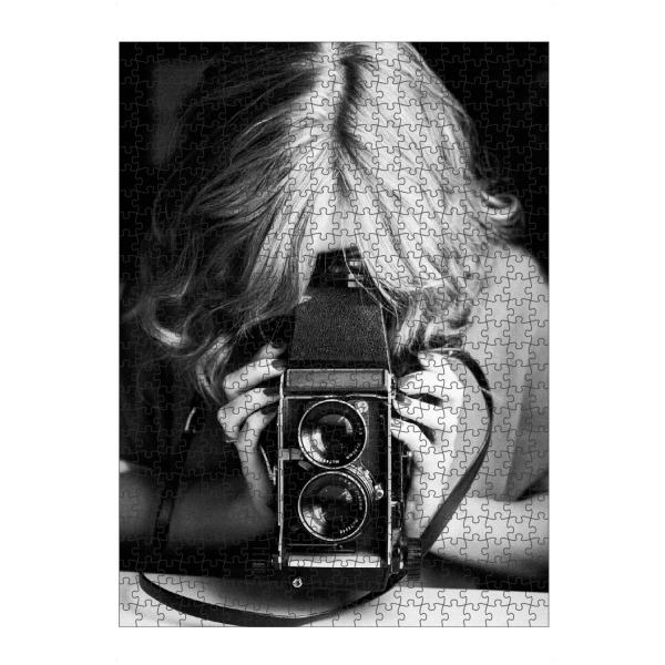 Puzzle Ravensburger "Vintage camera shot" artboxONE - Menschen,Schwarzweiß - Frau,Schwarzweiß,Fotografie,Vintage,Retro,Kamera,Fotografin,Female