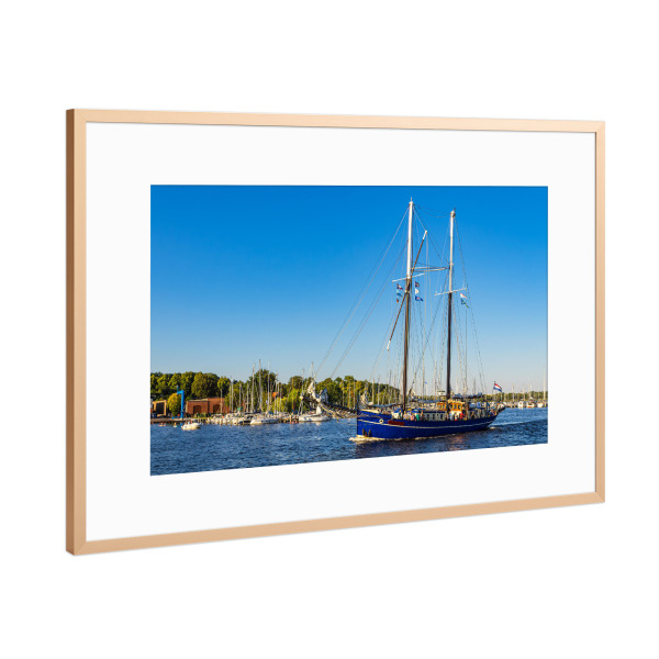 Poster mit Rahmen Kupfer "Warnow mit Segelschiff" artboxONE - Natur,Reise