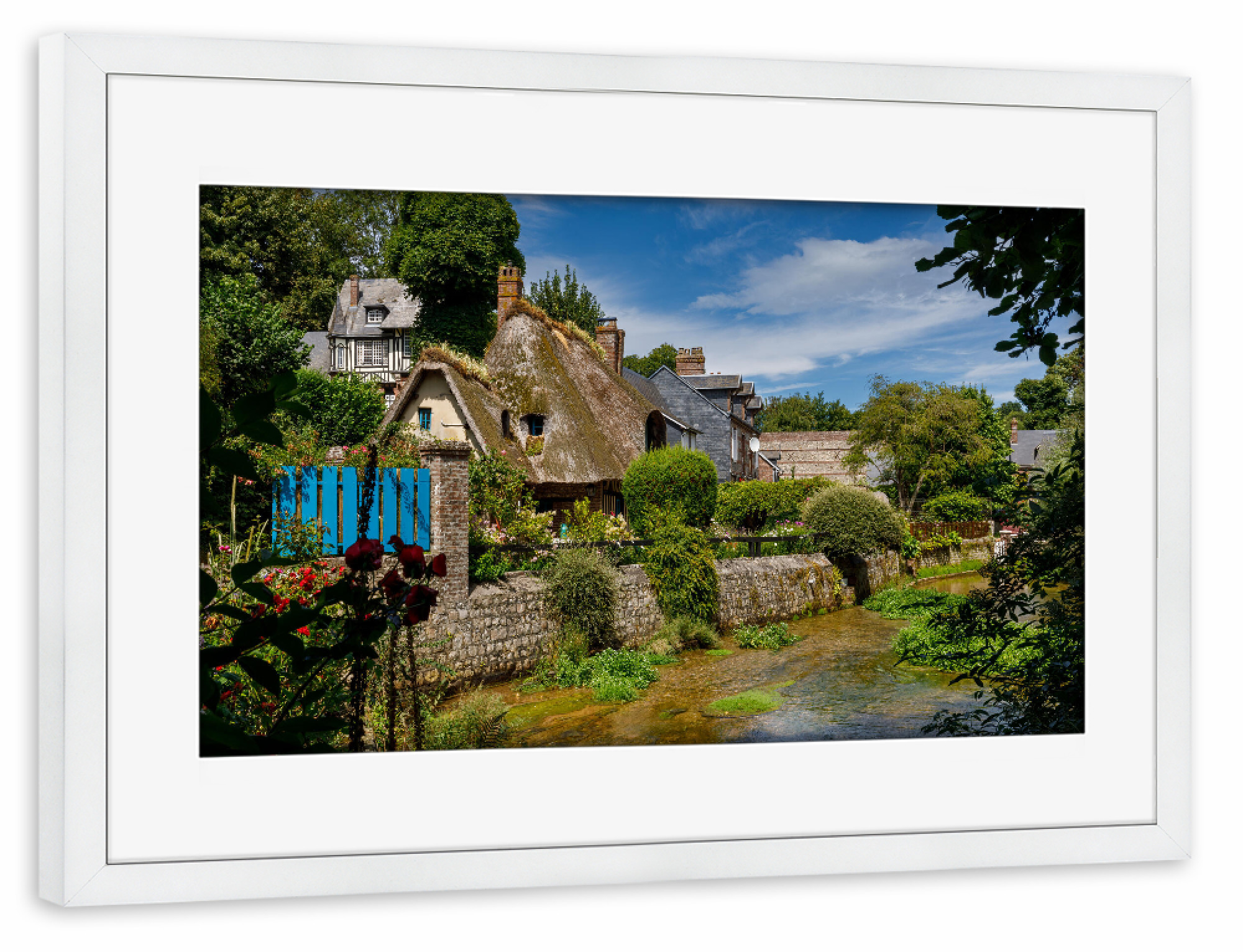 Poster mit Rahmen weiß "Veules les Roses in Frankreich" artboxONE - Architektur