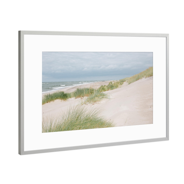 Poster mit Rahmen Silber "Strand mit Kormoranen" artboxONE - Natur,Reise,Floral,Reise / Strand und Meer