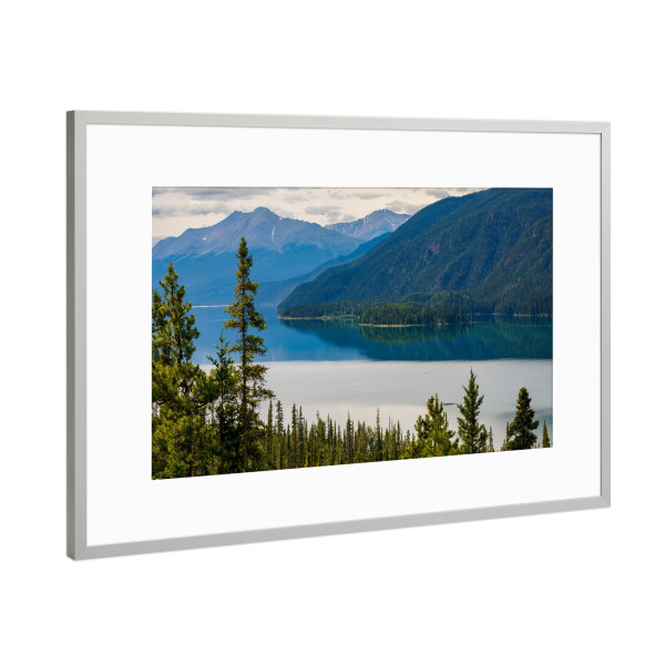 Poster mit Rahmen Silber "Der Lake Muncho in Kanada" artboxONE - Natur,Reise
