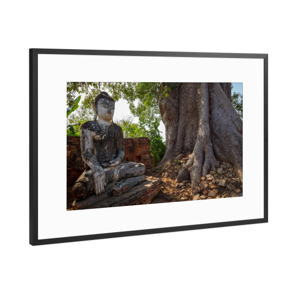 Poster mit Rahmen Schwarz (Metallic) "Budda Statue bei Inwa" artboxONE - Architektur