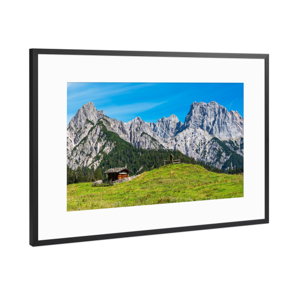 Poster mit Rahmen Schwarz (Metallic) "Himmel, Berge, Wiese, Hütte" artboxONE - Natur,Reise
