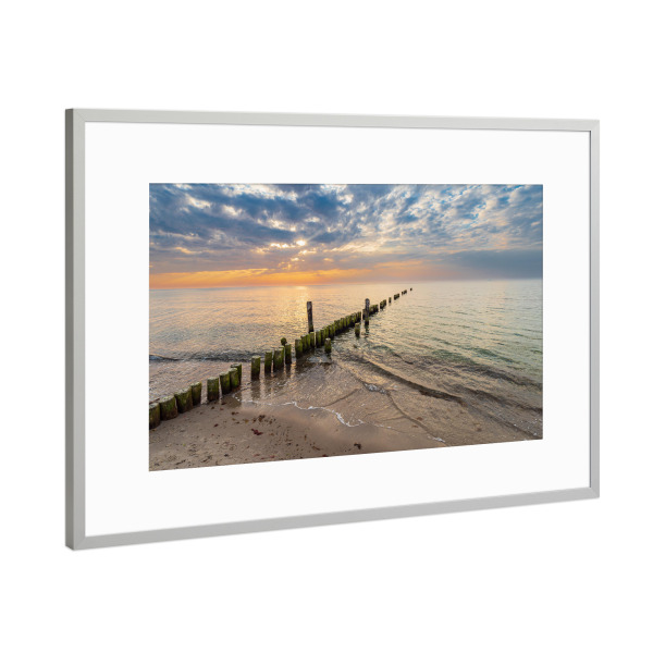 Poster mit Rahmen Silber "Strand, Buhne, Sonnenuntergang" artboxONE - Natur,Reise,Reise / Strand und Meer