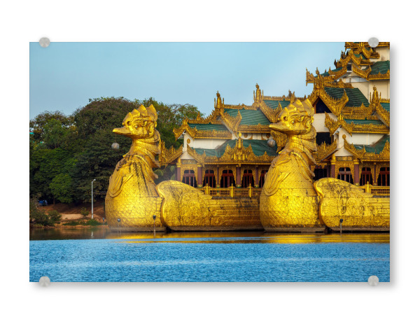 Acrylglasbild "Königliche Barke" artboxONE - Architektur - Yangon,Myanmar,Rangoon,Schiff,Boot,Königliche barke,See,Pagode,Buddhismus,Golden