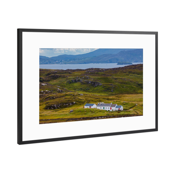 Poster mit Rahmen Schwarz (Metallic) "Farm in Irland" artboxONE - Natur,Reise,Architektur