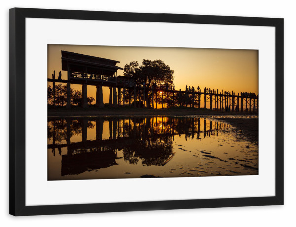 Poster mit Rahmen schwarz "Die U Bein Brücke in Myanmar" artboxONE - Architektur