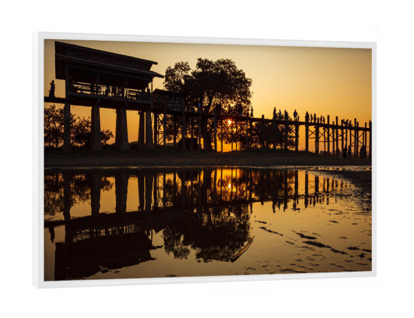 Poster mit weißem Rahmen "Die U Bein Brücke in Myanmar" artboxONE - Architektur