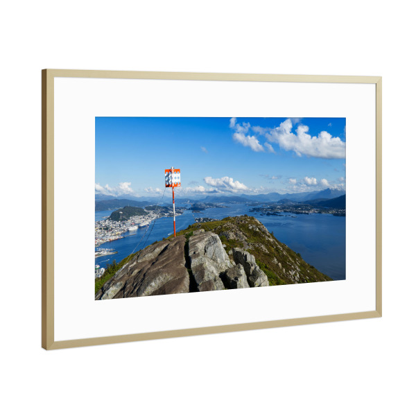 Poster mit Rahmen Gold "Auf dem Gipfel Sukkertoppen" artboxONE - Natur,Reise,Reise / Strand und Meer,Reise / Länder,Städte / Weitere