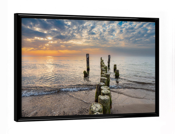Poster mit schwarzem Rahmen "Strand, Buhne, Meer, Wolken" artboxONE - Natur,Reise,Reise / Strand und Meer