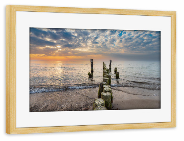 Poster mit Rahmen kiefer "Strand, Buhne, Meer, Wolken" artboxONE - Natur,Reise,Reise / Strand und Meer