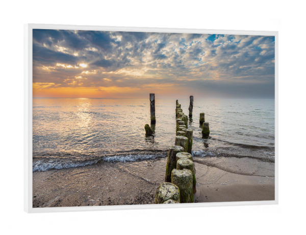 Poster mit weißem Rahmen "Strand, Buhne, Meer, Wolken" artboxONE - Natur,Reise,Reise / Strand und Meer