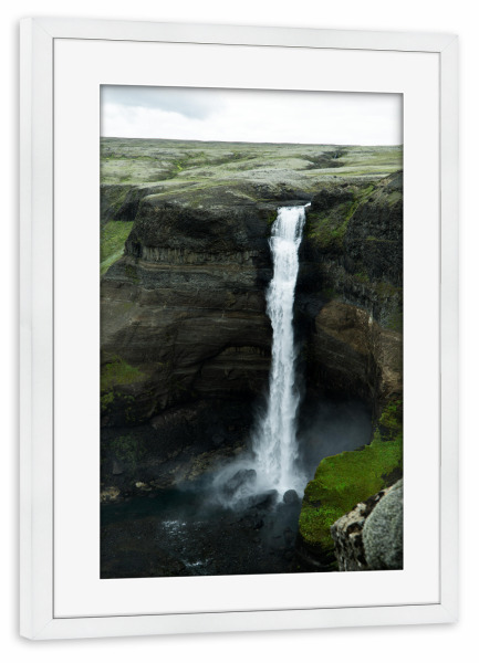 Poster mit Rahmen weiß "Mächtiger Wasserfall" artboxONE - Natur,Reise,Reise / Länder - Wasserfall,Fluss,Landschaft,Island,Berge,Reisen,Felsen,Natur