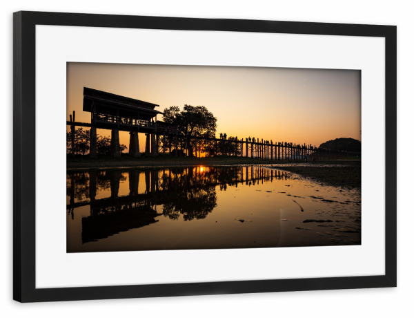 Poster mit Rahmen schwarz "U Bein Brücke in Myanmar" artboxONE - Architektur
