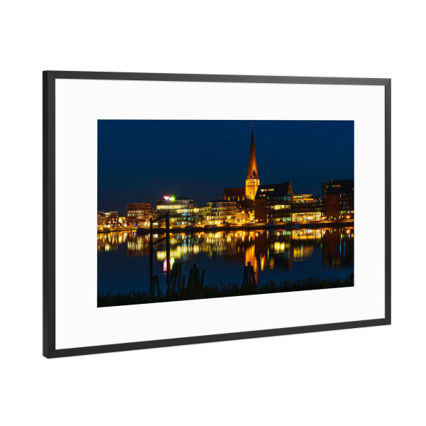 Poster mit Rahmen Schwarz (Metallic) "Kirche, Rostock, Warnow, Nacht" artboxONE - Reise,Architektur,Städte / Weitere