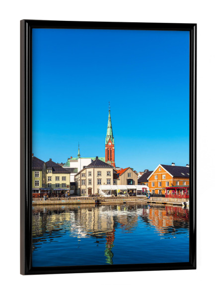 Poster mit schwarzem Rahmen "Wasser, Häuser, Kirche" artboxONE - Reise,Architektur,Reise / Strand und Meer,Reise / Länder,Städte / Weitere