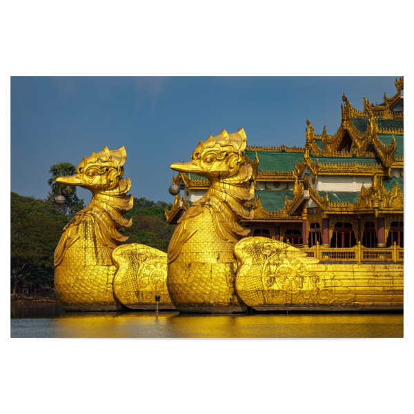 Poster "Königliche Barke Myanmar" artboxONE - Architektur - Yangon,Myanmar,Rangoon,Ship,Boat,Royal barge,Lake,Pagoda,Buddhism,Golden,Asien,Burma