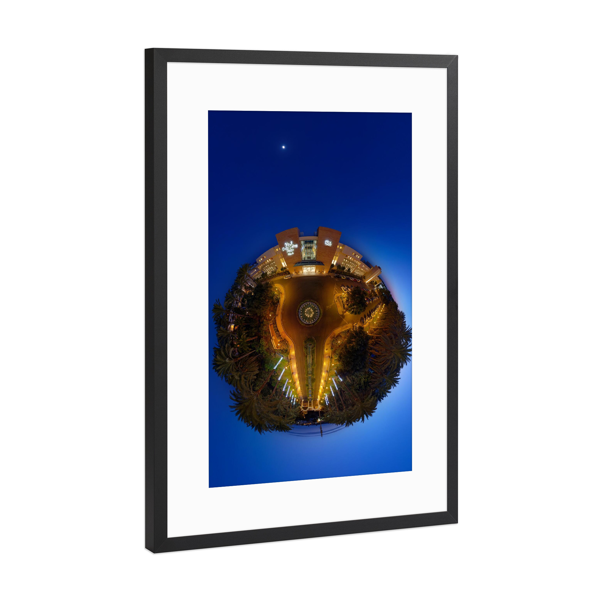 Poster mit Rahmen Schwarz (Metallic) "Co-Ca-Palace Brunnen" artboxONE - Städte,Reise,Architektur,Reise / Strand und Meer,Städte / Weitere
