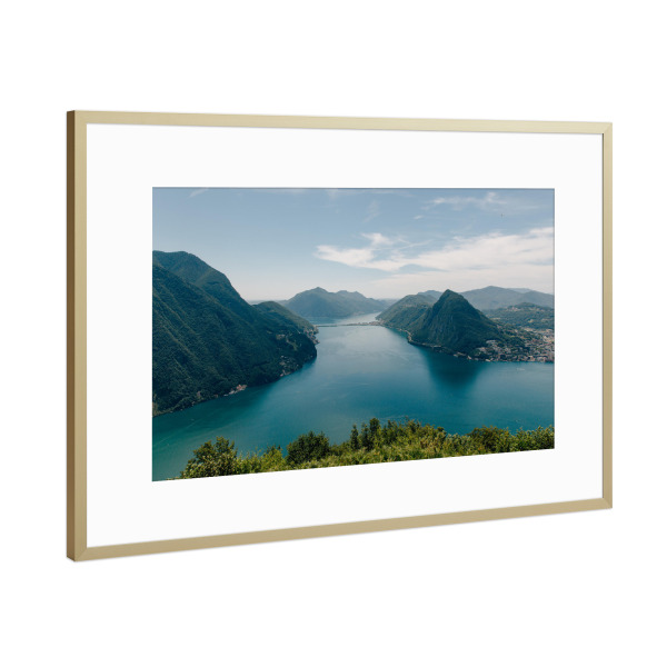 Poster mit Rahmen Gold "Bergpanorama Luganer See" artboxONE - Natur,Reise