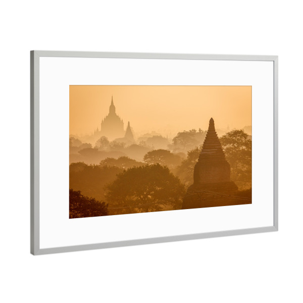 Poster mit Rahmen Silber "Mystischer Sonnenaufgang in Bagan" artboxONE - Architektur,Reise / Asien