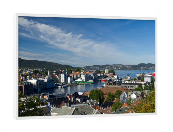 Poster mit weißem Rahmen "Blick auf Bergen und Hafen" artboxONE - Natur,Reise,Reise / Strand und Meer,Reise / Länder,Städte / Weitere
