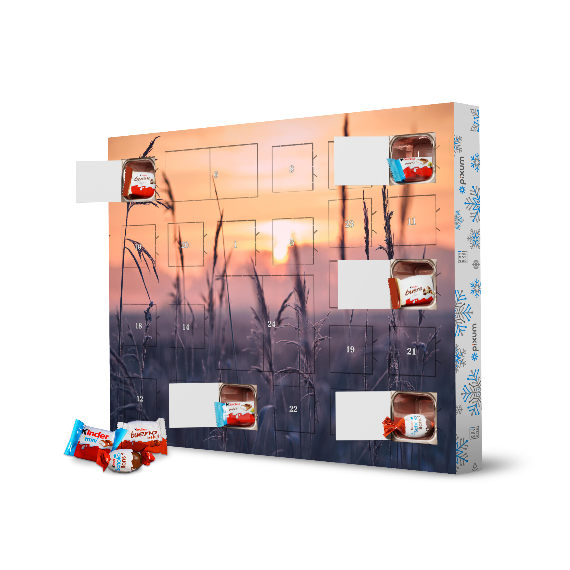 Adventskalender XXL mit Produkten von Kinder Frost im Schilfgras am Morgen artboxONE Adventskalender Natur