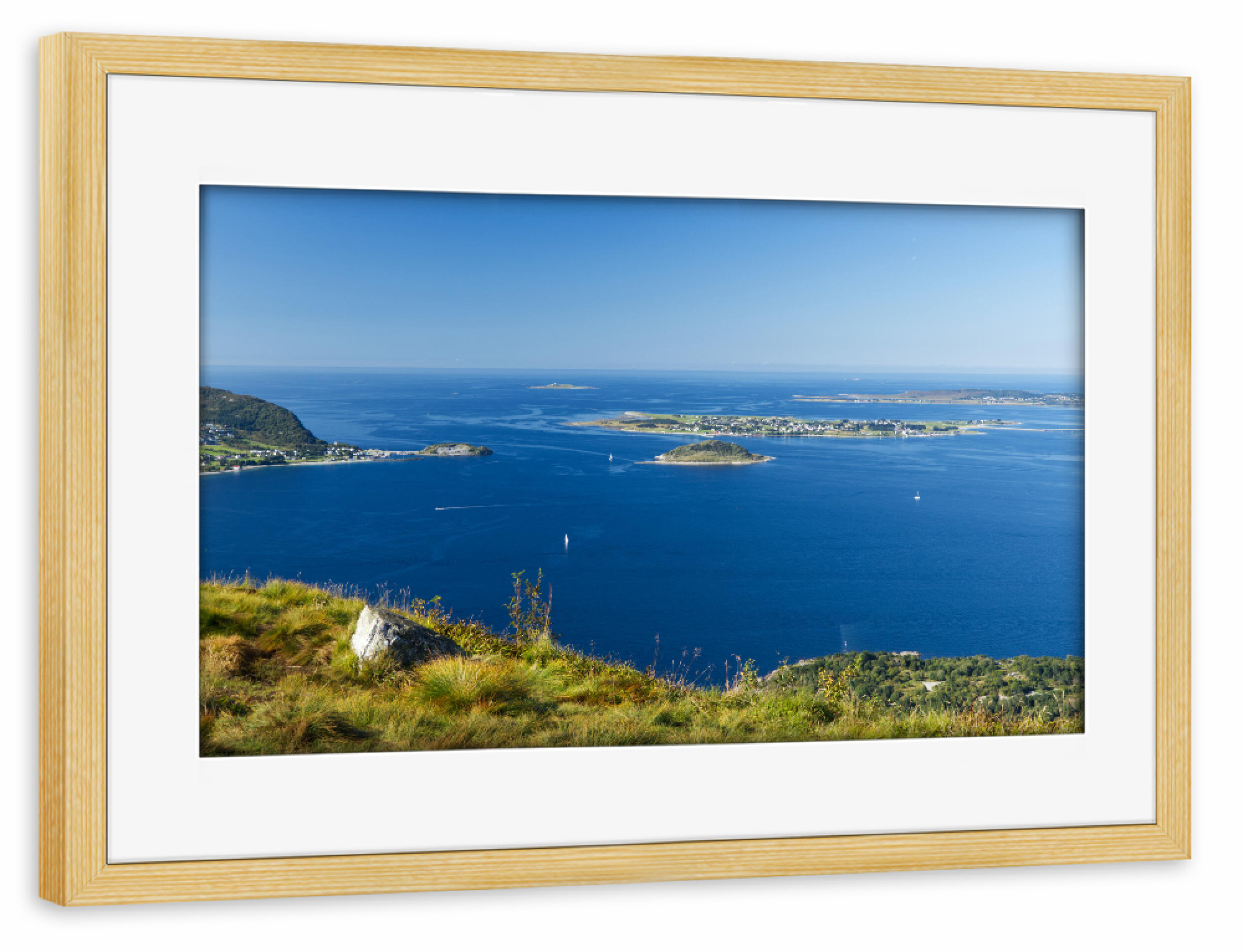Poster mit Rahmen kiefer "Fjord mit Inseln bei Alesund" artboxONE - Natur,Reise,Reise / Strand und Meer,Reise / Länder