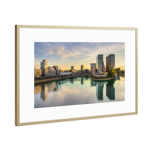 Poster mit Rahmen Gold "Im Medienhafen von Düsseldorf" artboxONE - Städte,Architektur,Städte / Düsseldorf