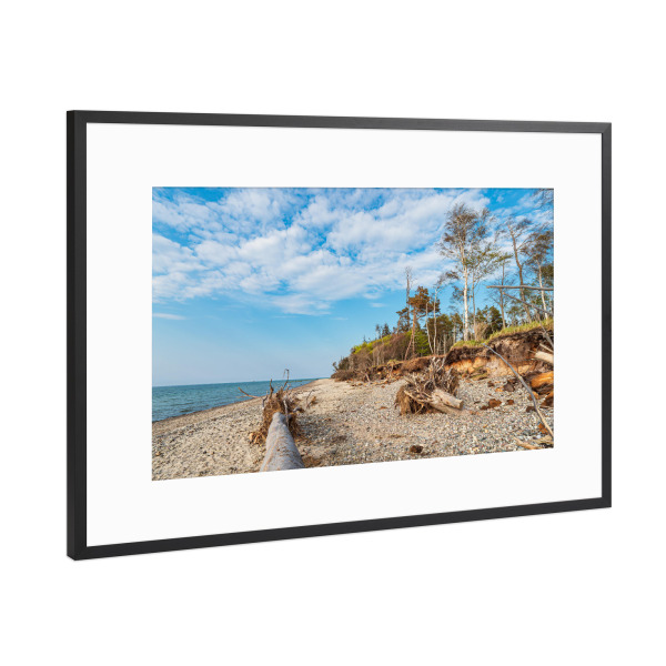 Poster mit Rahmen Schwarz (Metallic) "Strand, Meer, Baumstamm" artboxONE - Natur,Reise,Reise / Strand und Meer