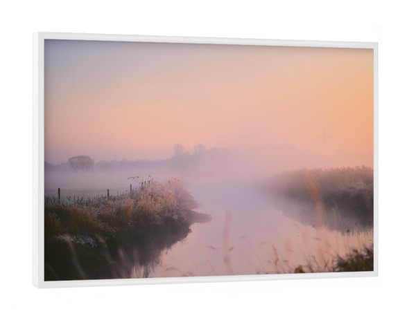 Poster mit weißem Rahmen "Morgennebel überm Fluss" artboxONE - Natur