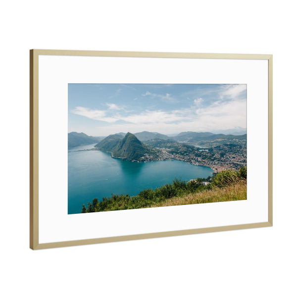 Poster mit Rahmen Gold "Bergpanorama am Luganer See" artboxONE - Natur,Reise