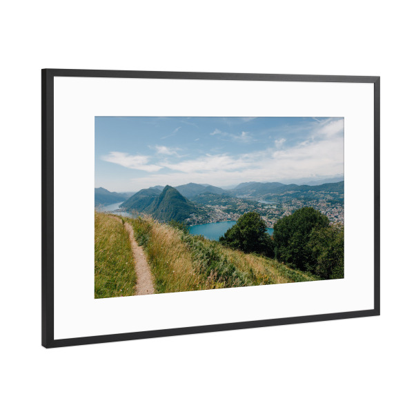 Poster mit Rahmen Schwarz (Metallic) "Pfad mit Panorama in Lugano" artboxONE - Natur,Reise