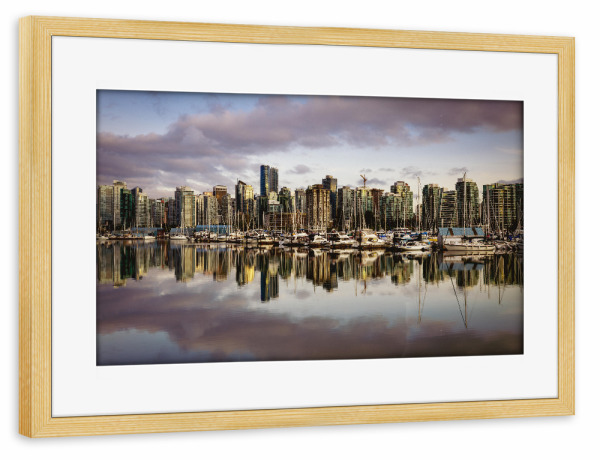 Poster mit Rahmen kiefer "Skyline von Vancouver in Kanada" artboxONE - Architektur