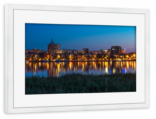 Poster mit Rahmen weiß "Schilf, Warnow, Rostock, Lichter" artboxONE - Natur,Reise,Architektur,Städte / Weitere