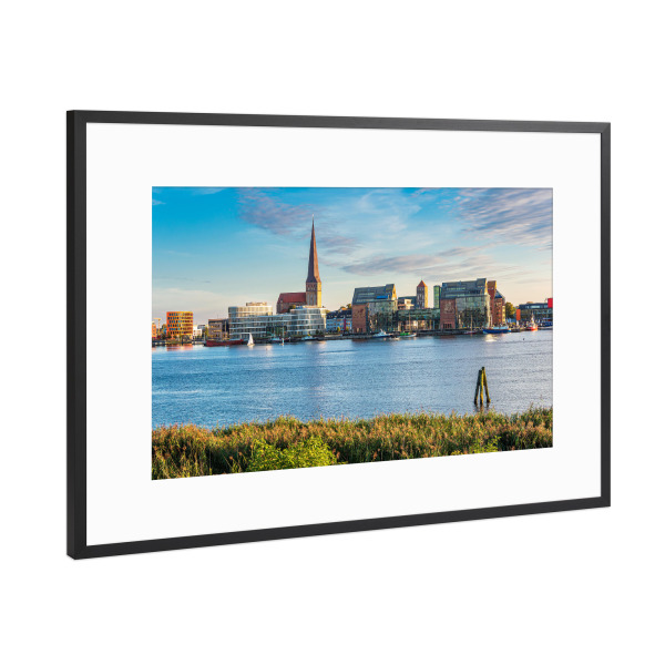 Poster mit Rahmen Schwarz (Metallic) "Wolken, Rostock, Warnow, Schilf" artboxONE - Natur,Reise,Architektur,Städte / Weitere