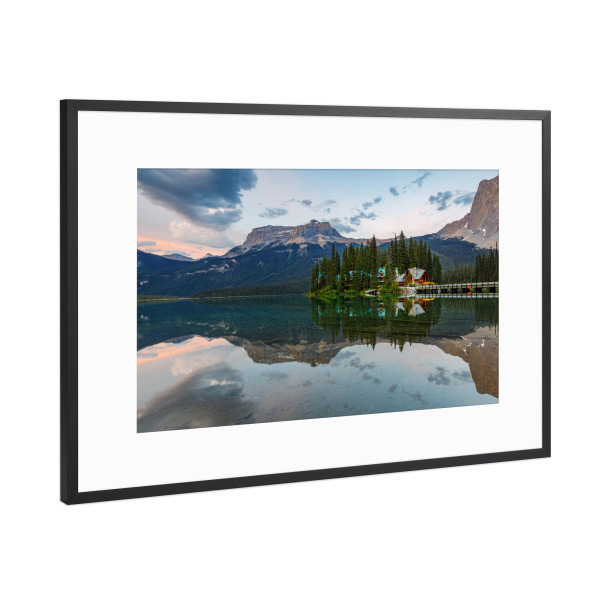Poster mit Rahmen Schwarz (Metallic) "Emerald See in Kanada" artboxONE - Natur,Reise - Kanada,Rocky mountains,Bergsee,Lake emerald,Natur,Landschaft