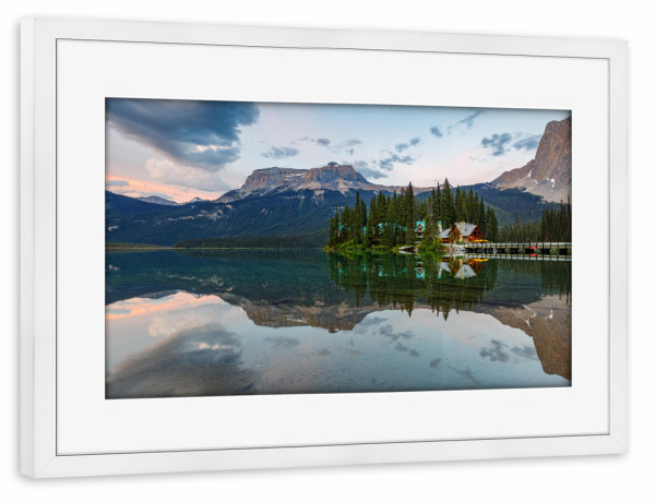 Poster mit Rahmen weiß "Emerald See in Kanada" artboxONE - Natur,Reise - Kanada,Rocky mountains,Bergsee,Lake emerald,Natur,Landschaft