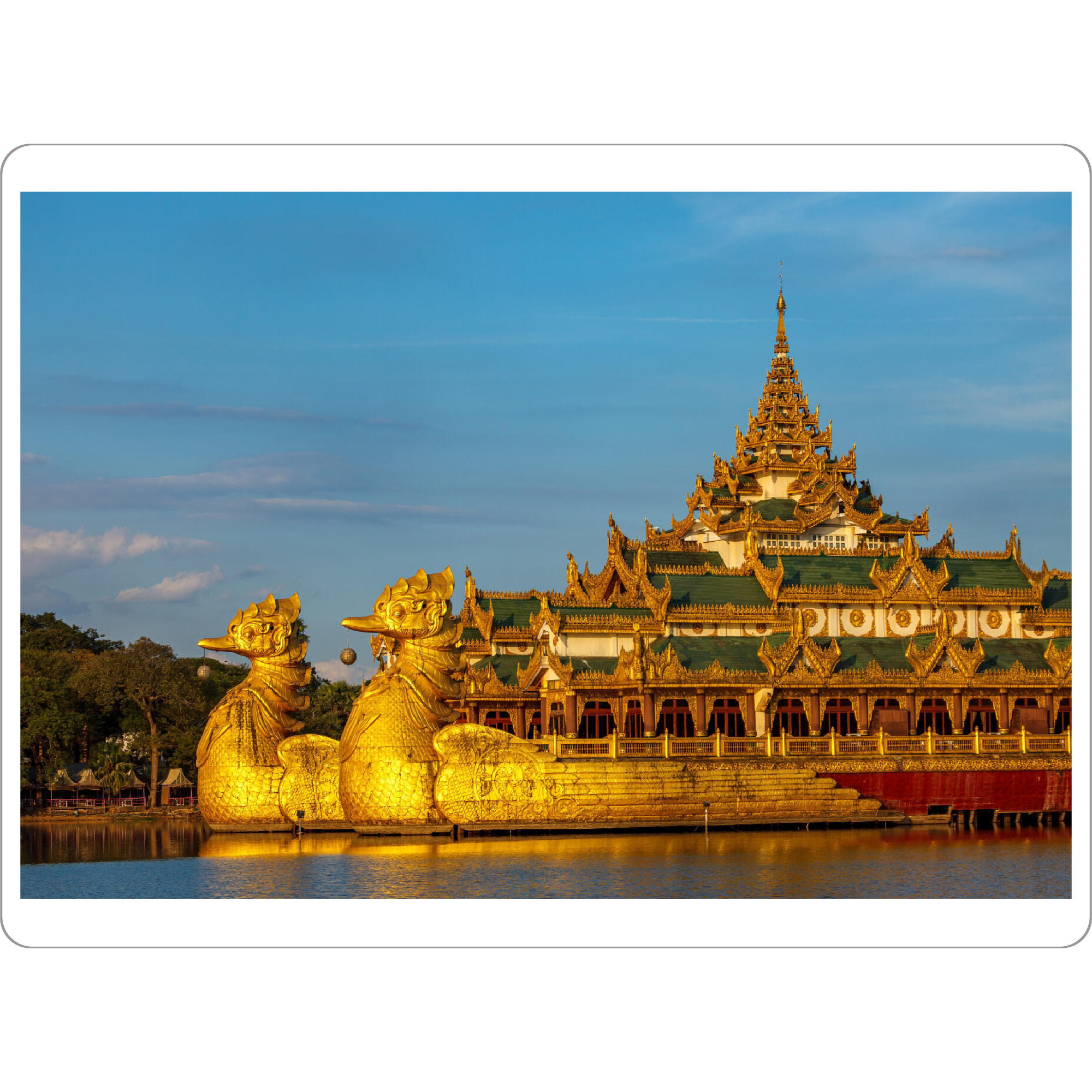 Tischset "Yangon die goldene Barke" artboxONE - Reise / Asien - Yangon,Myanmar,Rangoon,Schiff,Boot,Königliche barke,See,Pagode,Buddhismus,Golden,Asien