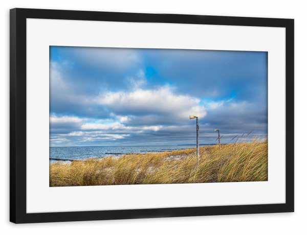 Poster mit Rahmen schwarz "Düne, Lautsprecher, Meer" artboxONE - Natur,Reise,Reise / Strand und Meer