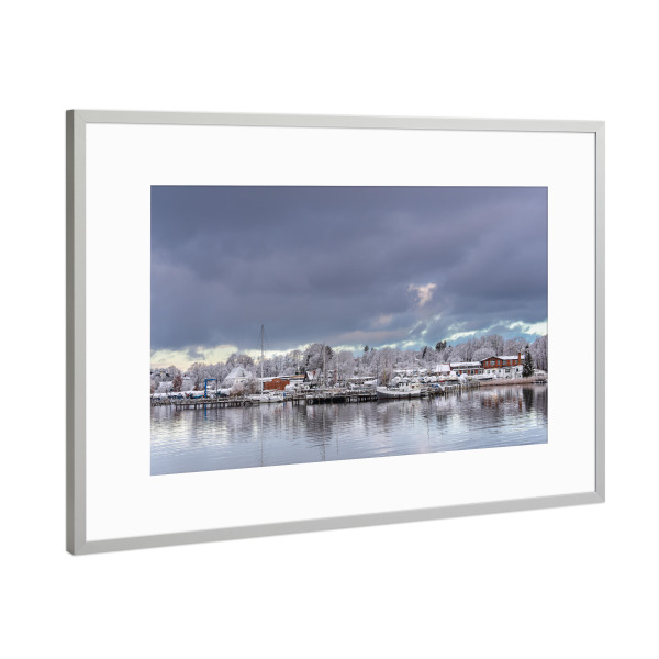 Poster mit Rahmen Silber "Wolken, Gebäude, Boot, Fluss" artboxONE - Natur,Reise,Architektur,Städte / Weitere